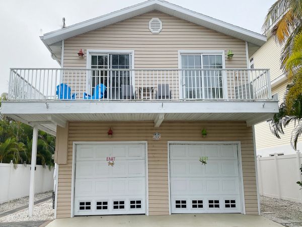 Beach Vacation Duplex in Bradenton Beach Sleeps 4 Guests