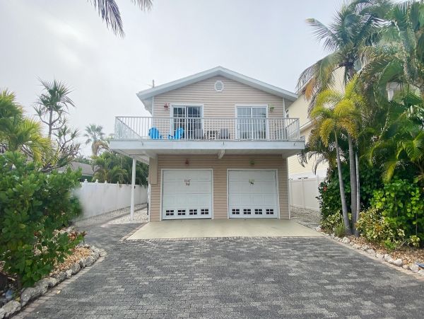 Beach Vacation Duplex in Bradenton Beach Sleeps 4 Guests