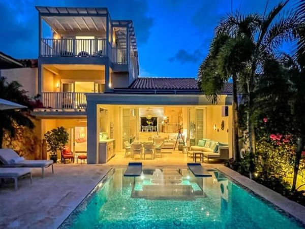 Antigua Spectacular Three Bedroom Villa Oceaen View