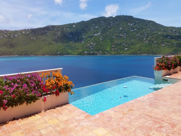 St. Thomas Home 1003142