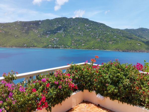 St. Thomas Home 1003142