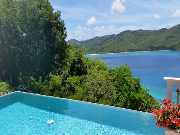 St. Thomas Home 1003142