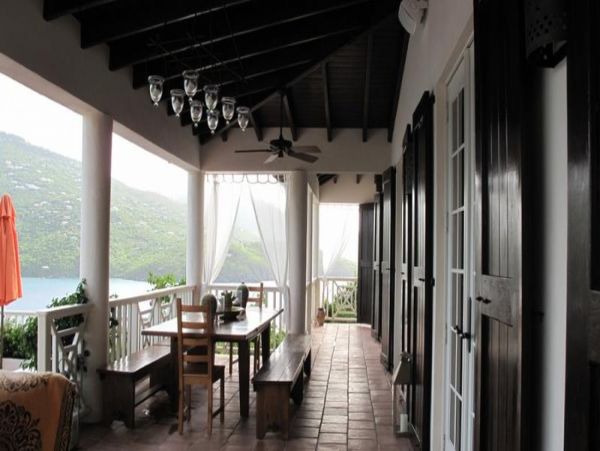 St. Thomas Home 1003142