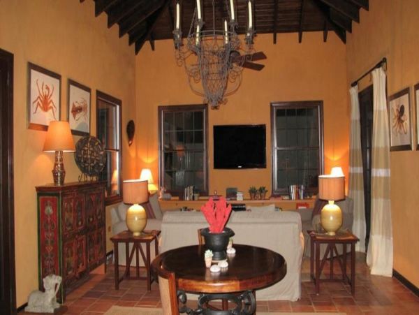 St. Thomas Home 1003142