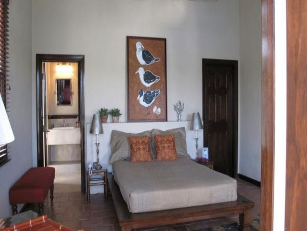 St. Thomas Home 1003142