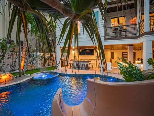 Luxury Siesta Key Vacation Rental Home - Steps from the Beach
