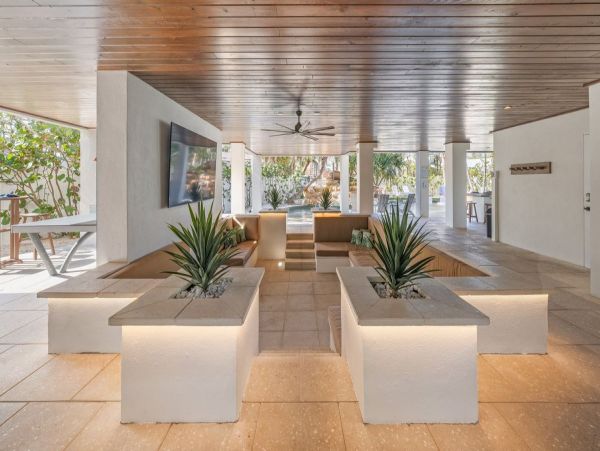 Luxury Siesta Key Vacation Rental Home - Steps from the Beach