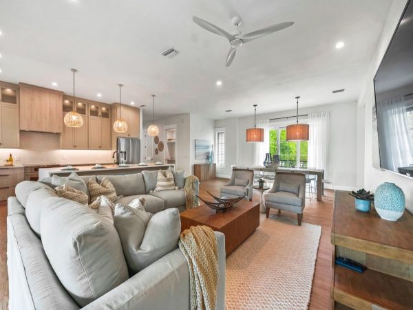 Luxury Siesta Key Vacation Rental Home - Steps from the Beach