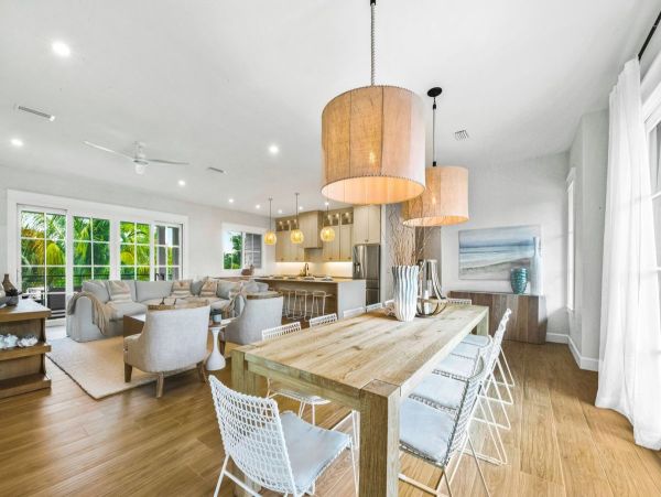 Luxury Siesta Key Vacation Rental Home - Steps from the Beach