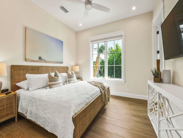 Luxury Siesta Key Vacation Rental Home - Steps from the Beach