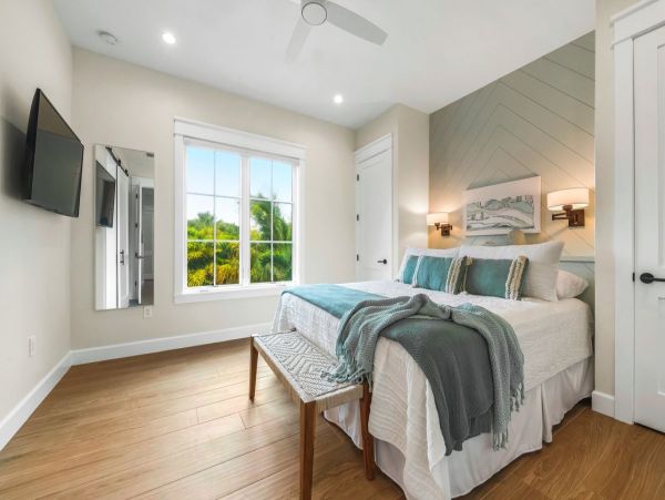 Luxury Siesta Key Vacation Rental Home - Steps from the Beach