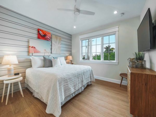 Luxury Siesta Key Vacation Rental Home - Steps from the Beach