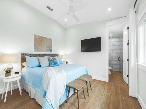 Luxury Siesta Key Vacation Rental Home - Steps from the Beach