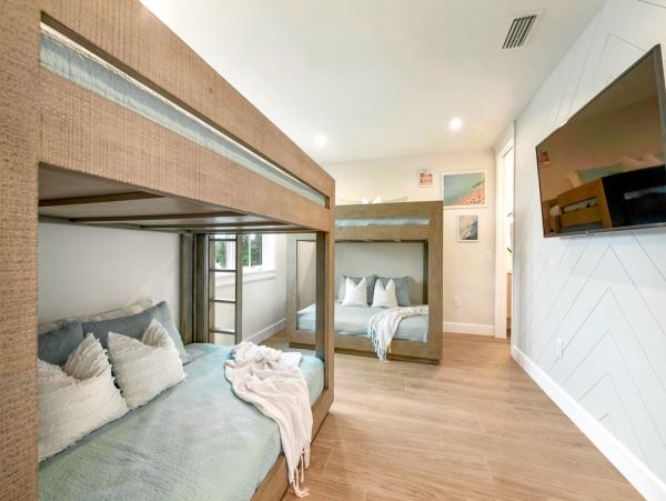 Luxury Siesta Key Vacation Rental Home - Steps from the Beach