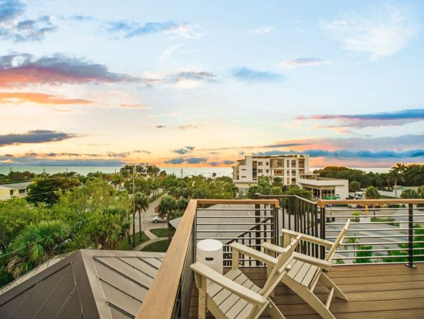 Luxury Siesta Key Vacation Rental Home - Steps from the Beach