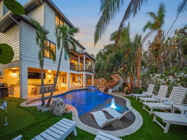 Luxury Siesta Key Vacation Rental Home - Steps from the Beach