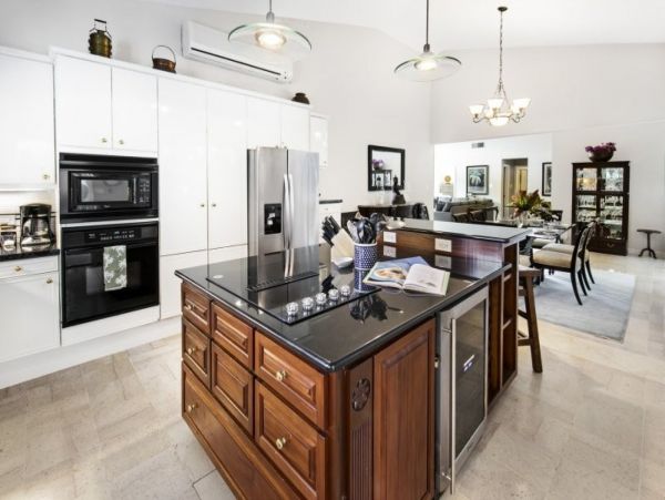 St. Thomas Home 1003150
