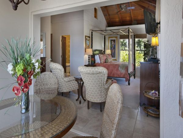 St. Thomas Home 1003152