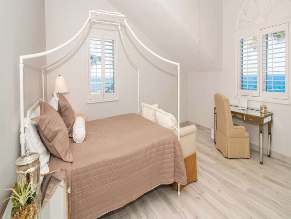 Seven Bedroom Oceanfront Home sleeps 14