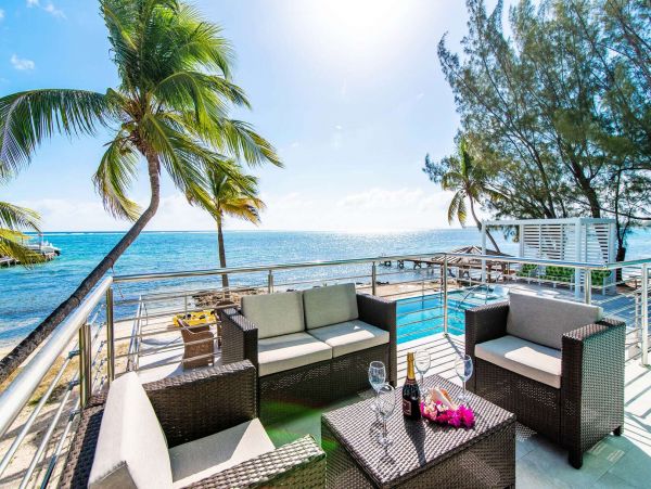Cayman Islands Beachfront 4 Bedroom Home Pool & Dock