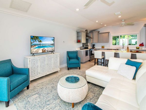 Cayman Islands Beachfront 4 Bedroom Home Pool & Dock