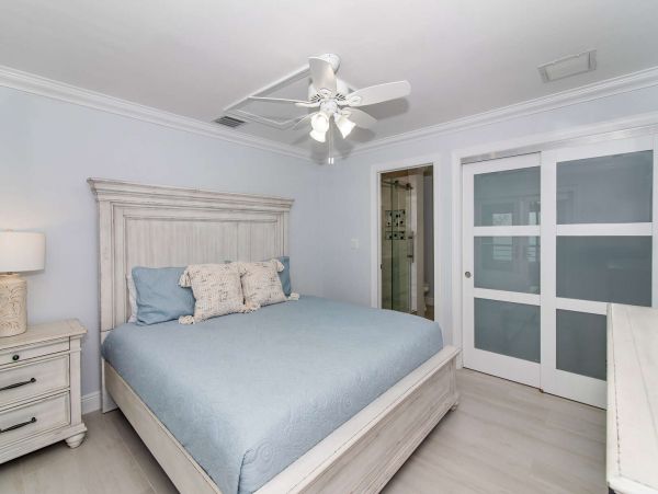 Cayman Islands Beachfront 4 Bedroom Home Pool & Dock