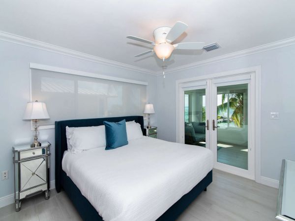 Cayman Islands Beachfront 4 Bedroom Home Pool & Dock