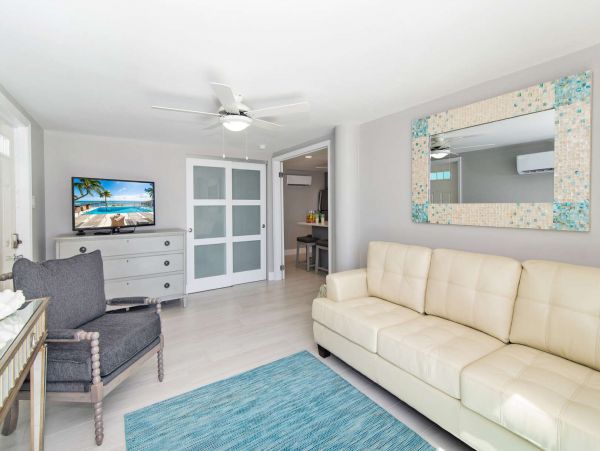 Cayman Islands Beachfront 4 Bedroom Home Pool & Dock