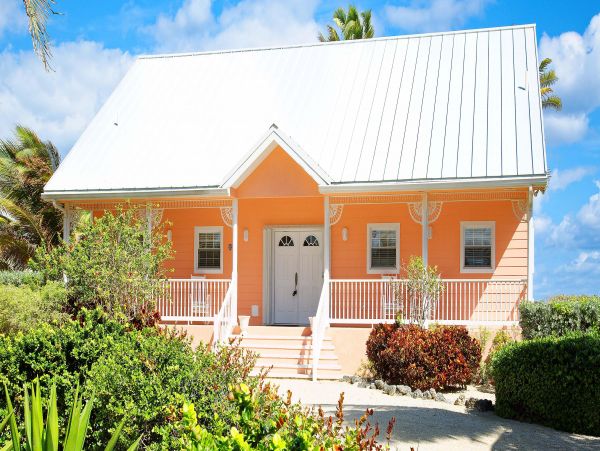 Charming Oceanfront Vacation Rental in Cayman Islands