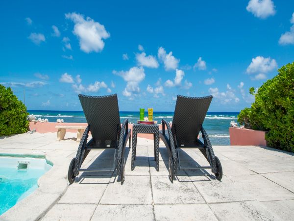 Charming Oceanfront Vacation Rental in Cayman Islands