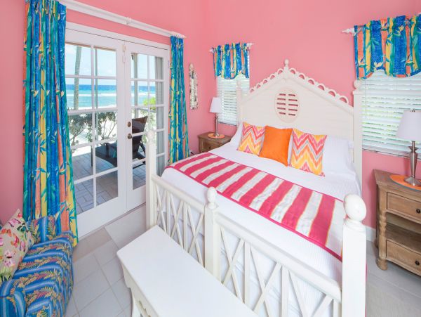 Charming Oceanfront Vacation Rental in Cayman Islands