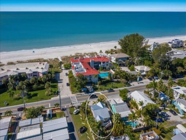 Charming Vacation Cottage in Holmes Beach 2 Bedrooms