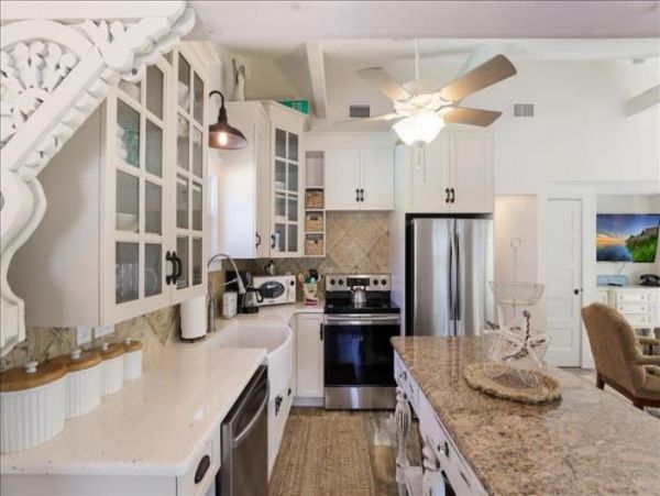Charming Vacation Cottage in Holmes Beach 2 Bedrooms