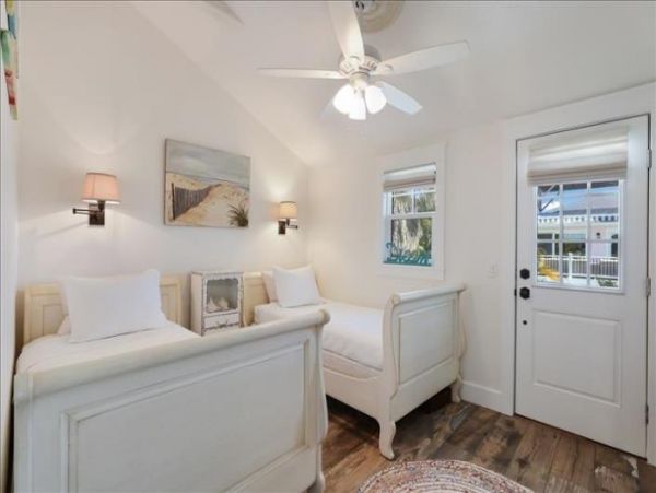 Charming Vacation Cottage in Holmes Beach 2 Bedrooms