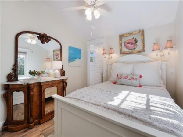 Charming Vacation Cottage in Holmes Beach 2 Bedrooms