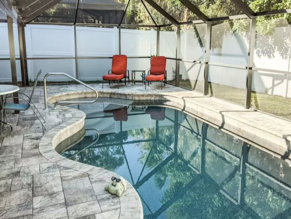 Beautiful Pool Vacation Home in Nokomis