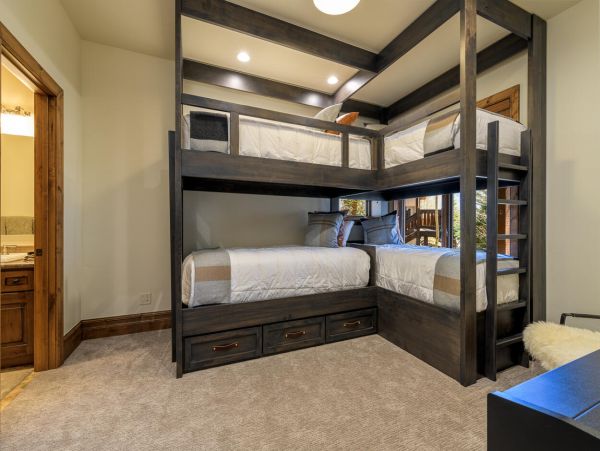 Five Bedroom Mountain View Residence in Vail Shuttle To Lift