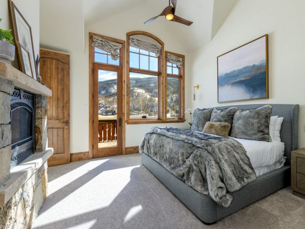 Five Bedroom Mountain View Residence in Vail Shuttle To Lift