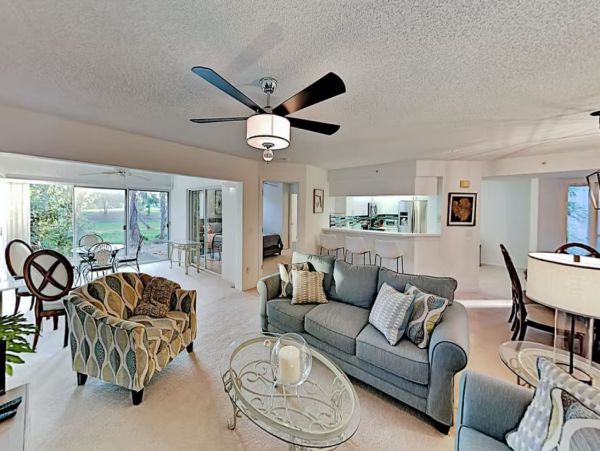 Three Bedroom Vacation Condo in Venice with Pool