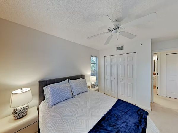 Three Bedroom Vacation Condo in Venice with Pool