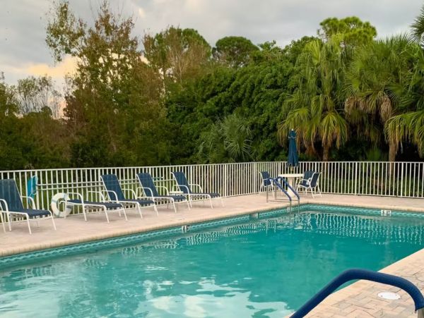 Three Bedroom Vacation Condo in Venice with Pool
