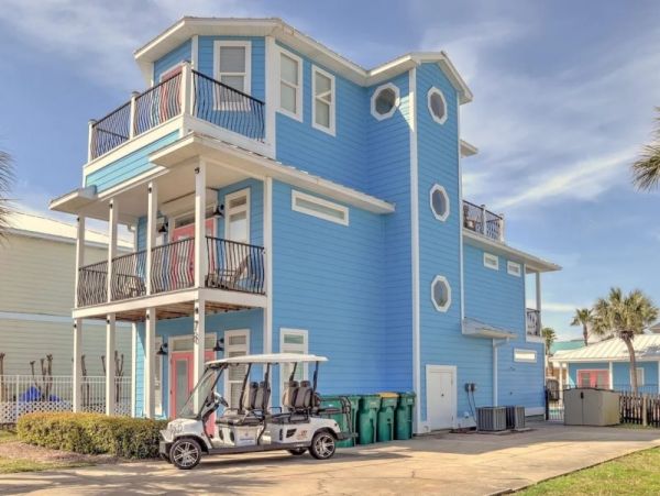 Charming Vacation Pool Home in Destin Sleeps 24 Guests