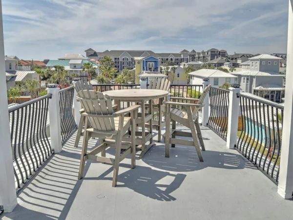 Charming Vacation Pool Home in Destin Sleeps 24 Guests