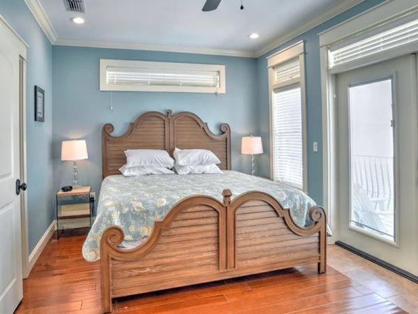 Charming Vacation Pool Home in Destin Sleeps 24 Guests