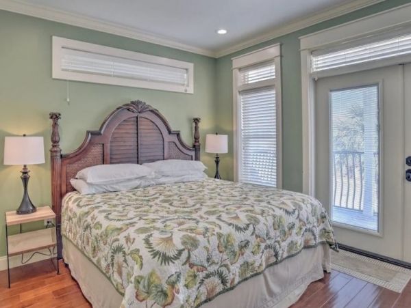 Charming Vacation Pool Home in Destin Sleeps 24 Guests