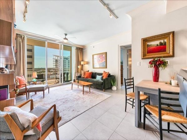 Chic Vacation Condo in Sarasota with Pool and Hot Tub