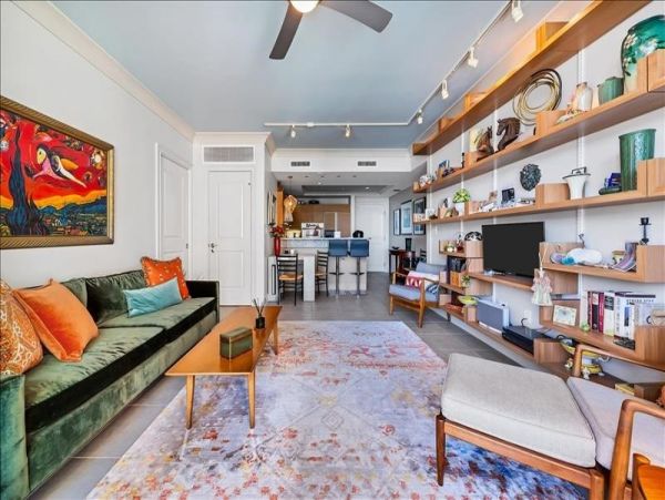 Chic Vacation Condo in Sarasota with Pool and Hot Tub
