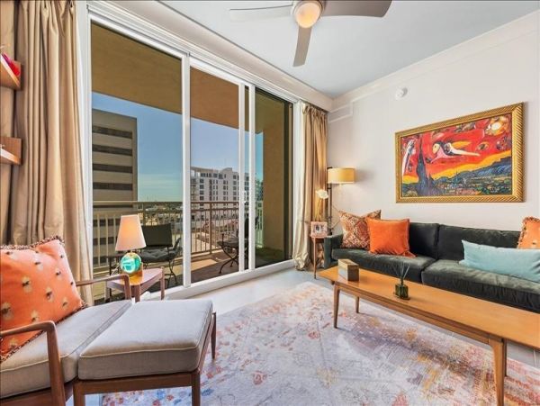 Chic Vacation Condo in Sarasota with Pool and Hot Tub