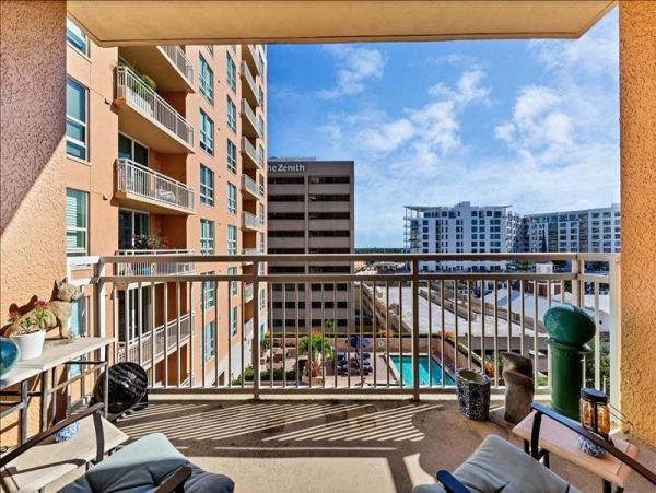 Chic Vacation Condo in Sarasota with Pool and Hot Tub