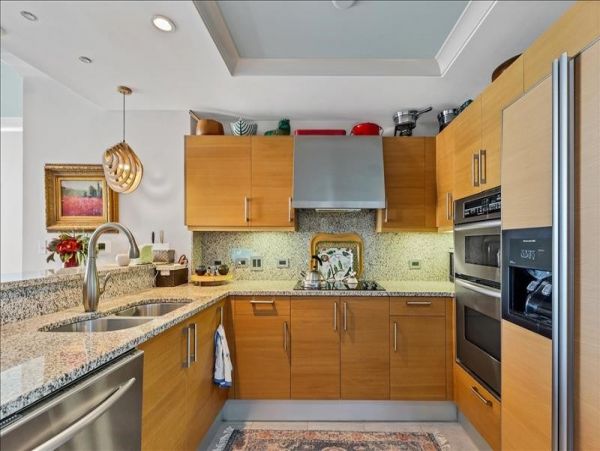Chic Vacation Condo in Sarasota with Pool and Hot Tub